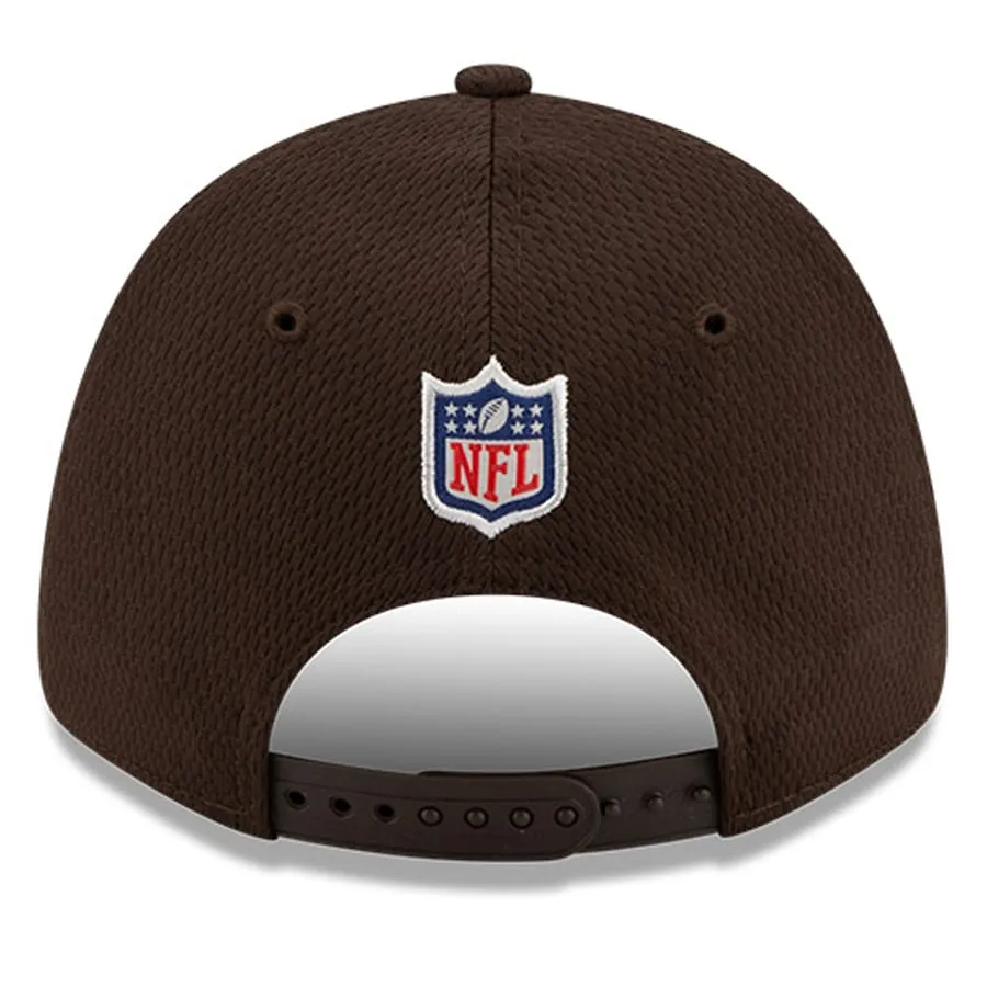 Cleveland Browns New Era 2021 NFL Sideline Road - 9FORTY Snapback Adjustable Hat - Brown/Black