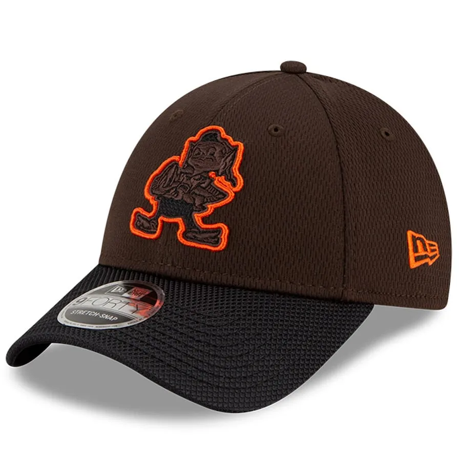 Cleveland Browns New Era 2021 NFL Sideline Road - 9FORTY Snapback Adjustable Hat - Brown/Black