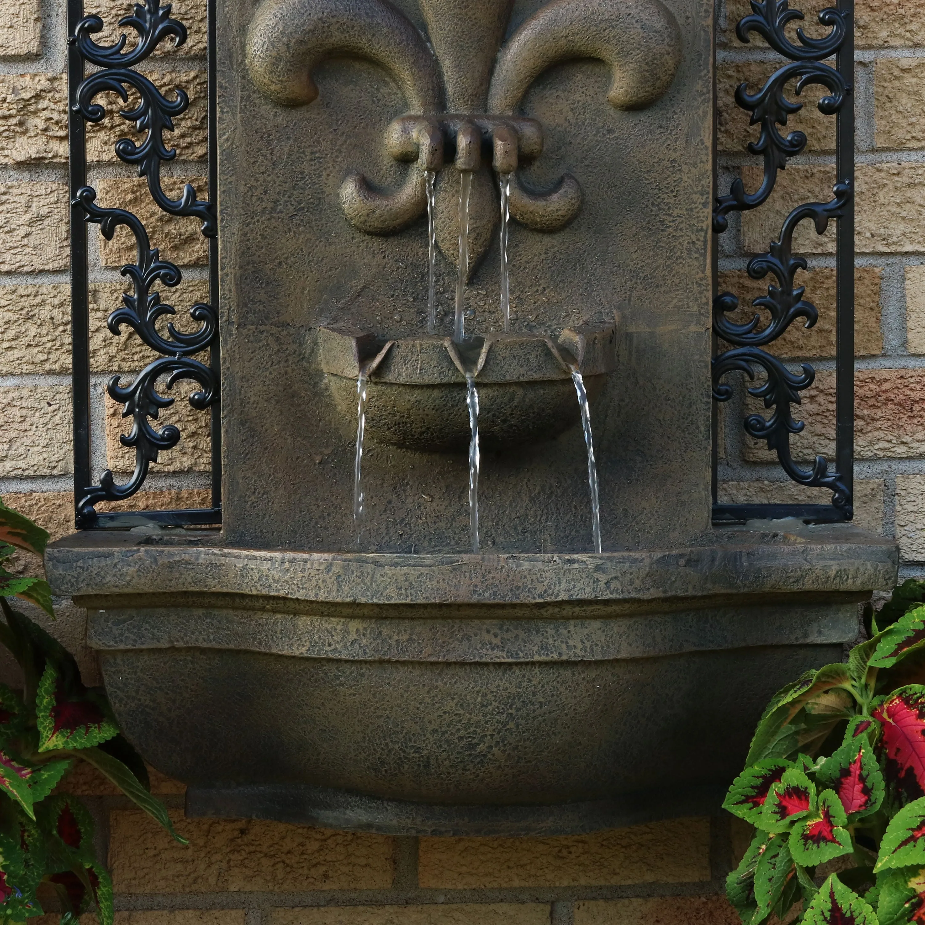 Sunnydaze French Lily Solar Outdoor Wall Fountain