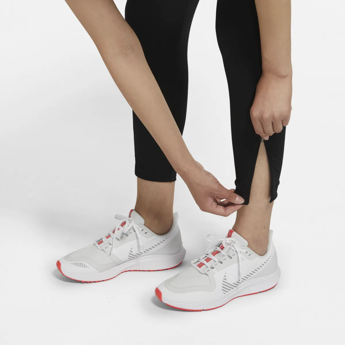 Women's Nike Essential Pant - DH6975-010